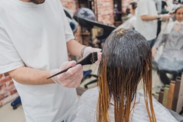 How Much Do Hair Colorists Make per Year?