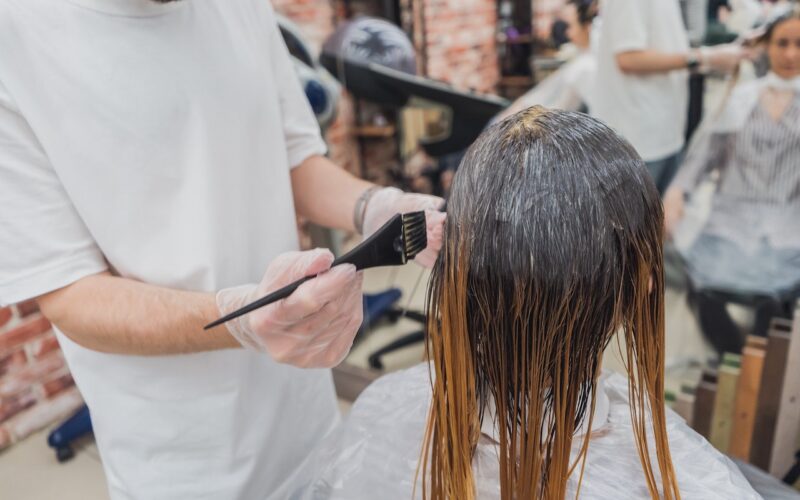 How Much Do Hair Colorists Make per Year?