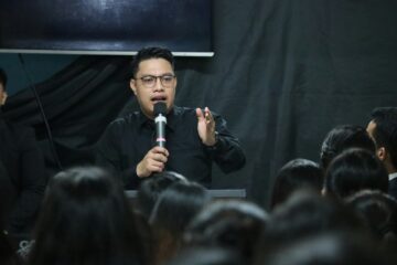 How Business Keynote Speakers Inspire Teams